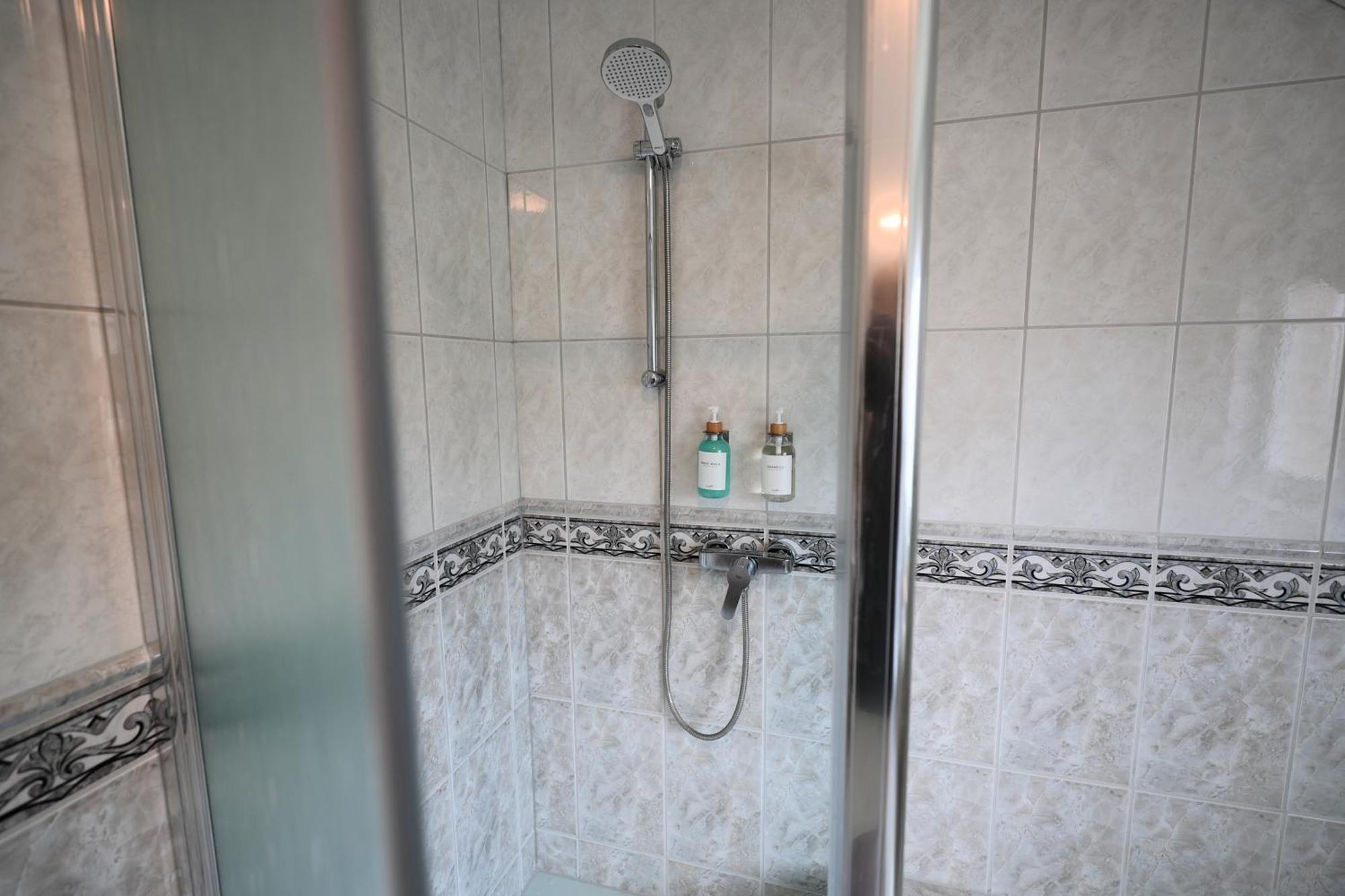 Goldhouse - Sauna, Whirlpool, Switch, Darts & Mehr Andernach Exterior photo